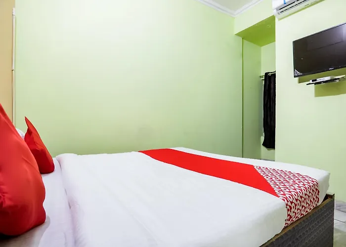 Oyo Flagship 66940 New Delhi Grand