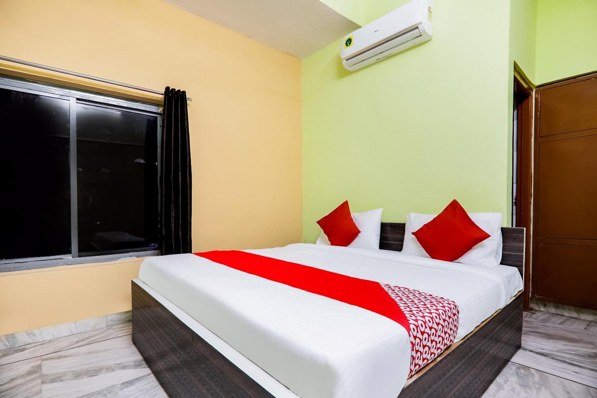 Oyo Flagship 66940 New Delhi Grand